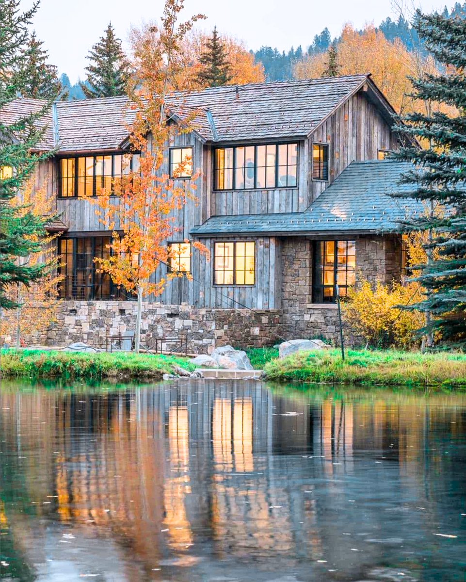 #JacksonHole, #Wyoming the Grand Tetons.

#househunting #dreamhome #luxury #interiordesign #luxuryrealestate #newhome #architecture #house #homesweethome #realestateinvesting #luxuryhomes #realestatelife #business #design #art #nature #trees #forest