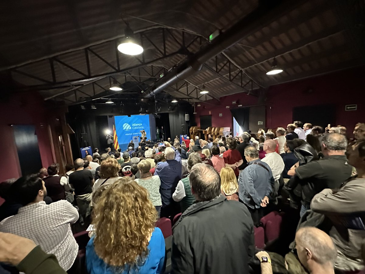 Gràcies a tots aquells que heu vingut avui a La Farinera. 

A tots! Tant pels qui heu pogut seguir l’acte dins la sala com per a tots els que us heu quedat fora per estar de gom a gom. 

#SalvemCatalunya 💙