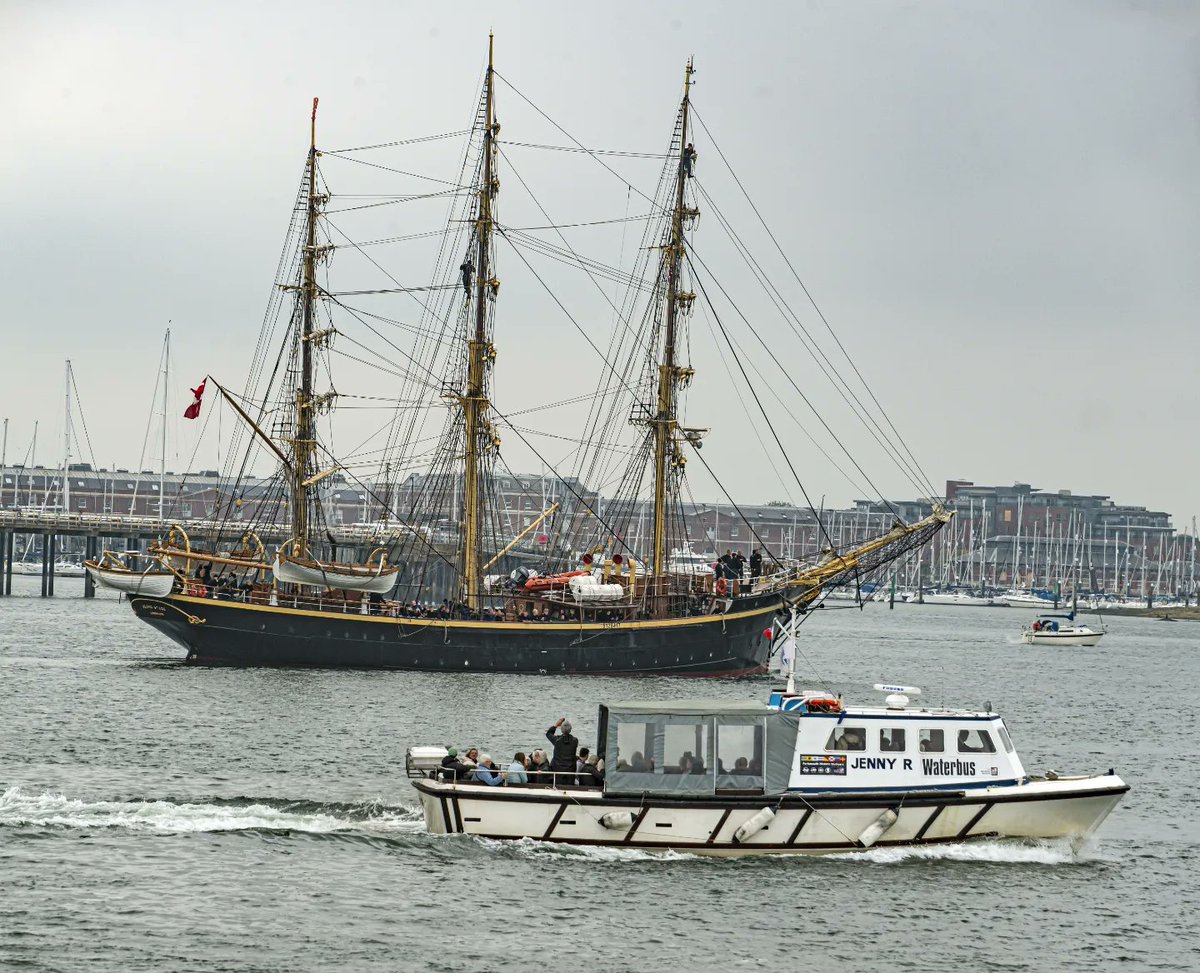 Guests on the 14:00 tour today were treated to an old-school fully rigged, three masted sail training ship Georg Stage built in 1934. The vessel remains alongside Gunwharf Quay Marina. Harbour tours commence on the hour from 11 am until 15:00. @GunwharfQuays @visitportsmouth