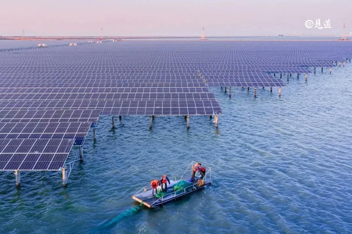 LianYunGang is one of largest ports in China & BRI cog Now it's abt to have world's largest offshore floating PV farm of 2GW Expecting to generate 2 TWh power/yr Costing 9B RMB investment, to be built next to Tianwan NPPs, got sea use for 27 yrs src seetao.com/details/234493…