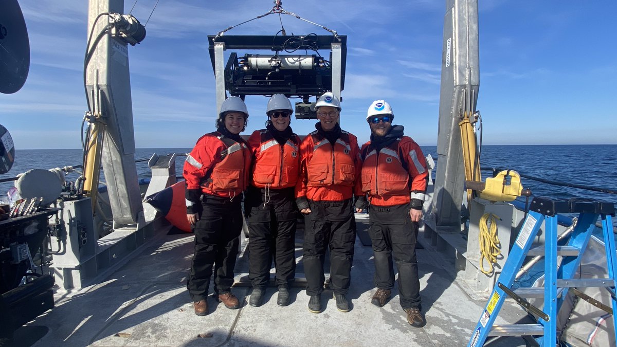 GLERL & @ciglr_um ecologists have been hard at work testing high-tech sampling tools in #LakeMichigan! This MOCNESS (Multiple Opening & Closing Net & Environmental Sensing System) enhances our ability to observe the dynamics of #GreatLakes ecosystems over space and time.