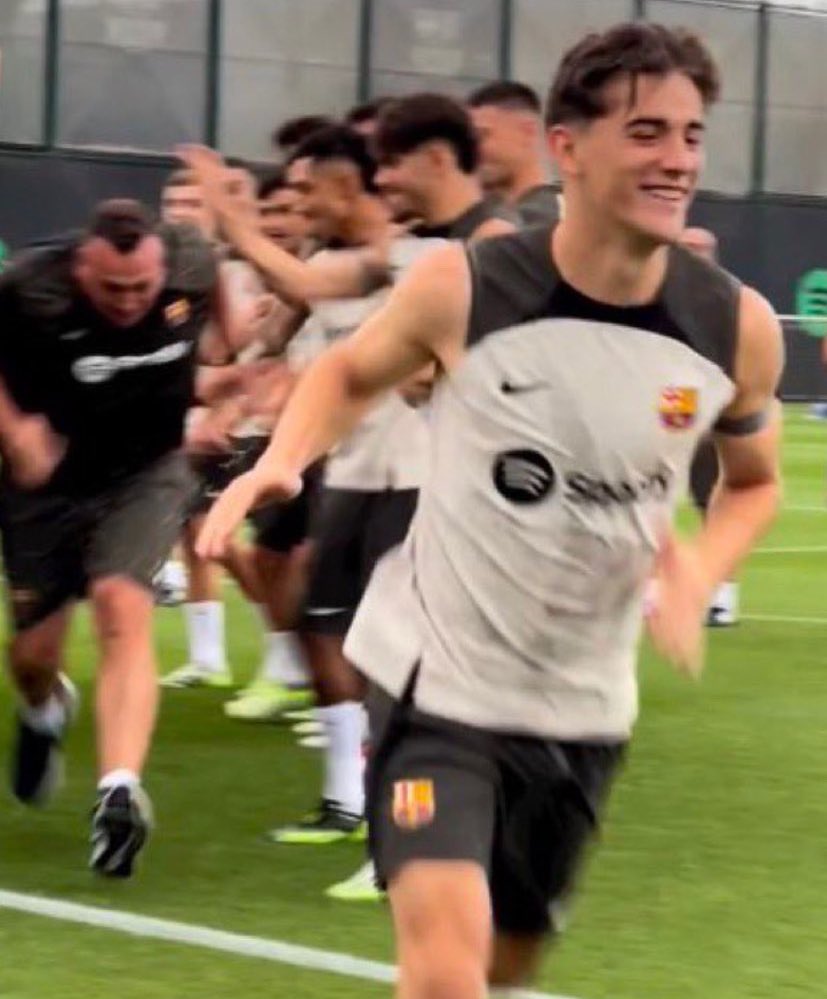 No veo el momento en que aparezca una foto así en la cuenta del Barça anunciando el primer entrenamiento de Gavi.

Es todo lo que faltó esta temporada.