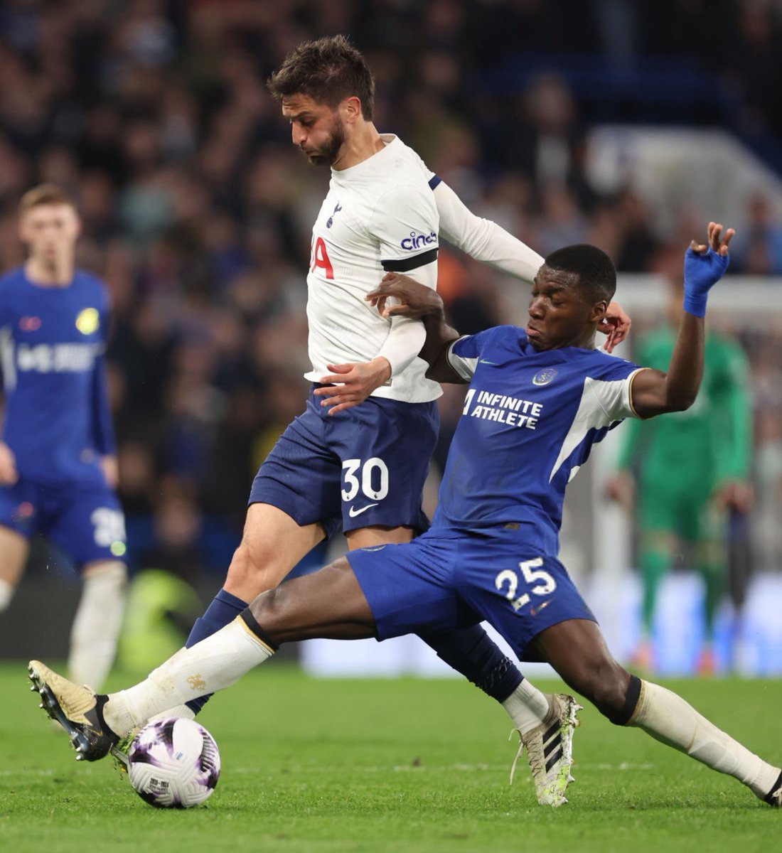 🇪🇨 Moises Caicedo has now registered the most successful blocks (21) than any other Chelsea player in the Premier League this season. 

This mans heart. 

#CFC #CHETOT #CHELSEA