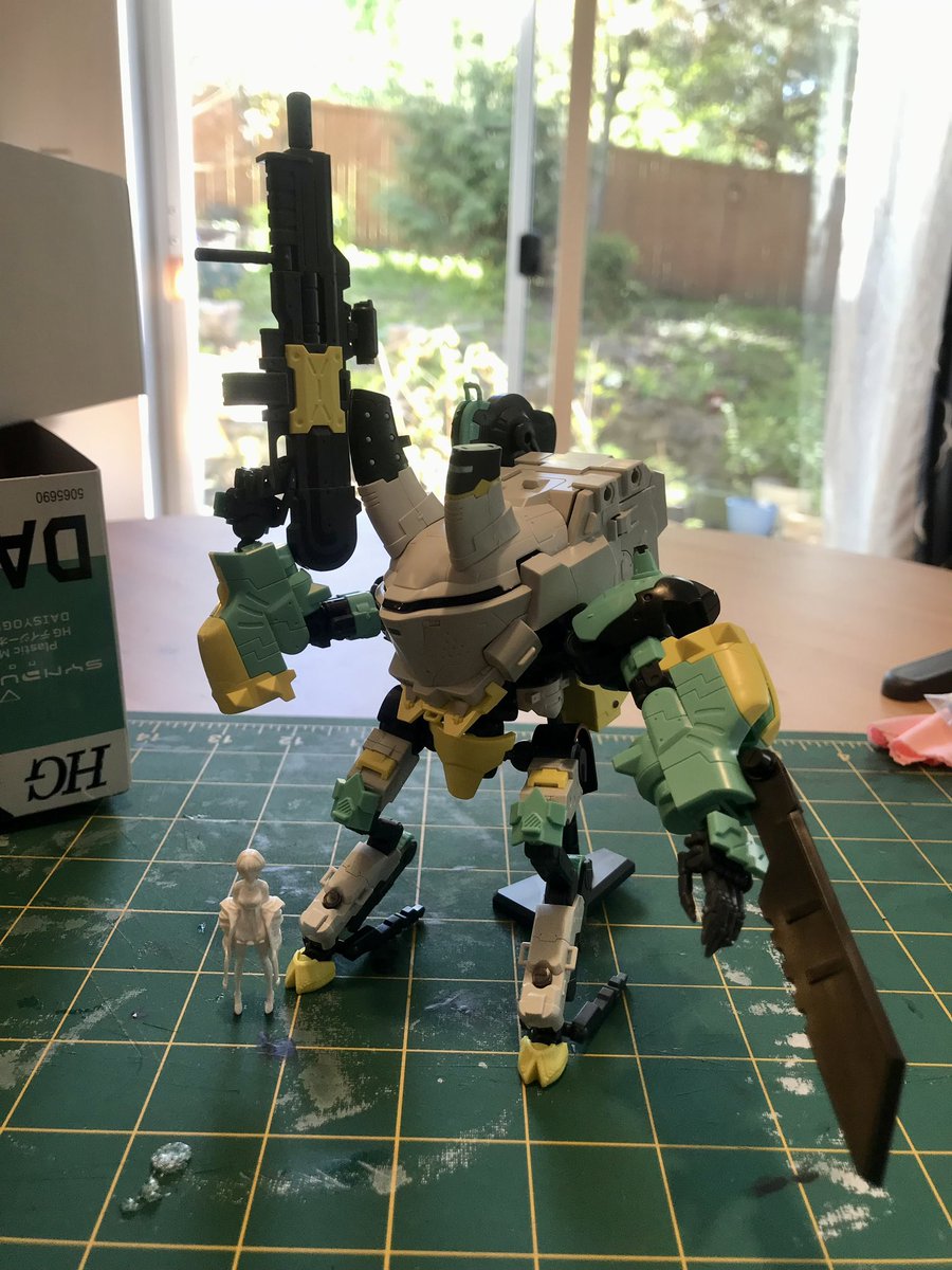 the final product. the details were all great and the colors are impeccable but it's unfortunate that the synduality kits dont really use the same molded plastic PC1 sprews that HGUC uses--the arms are limp as shit. but she looks good!!