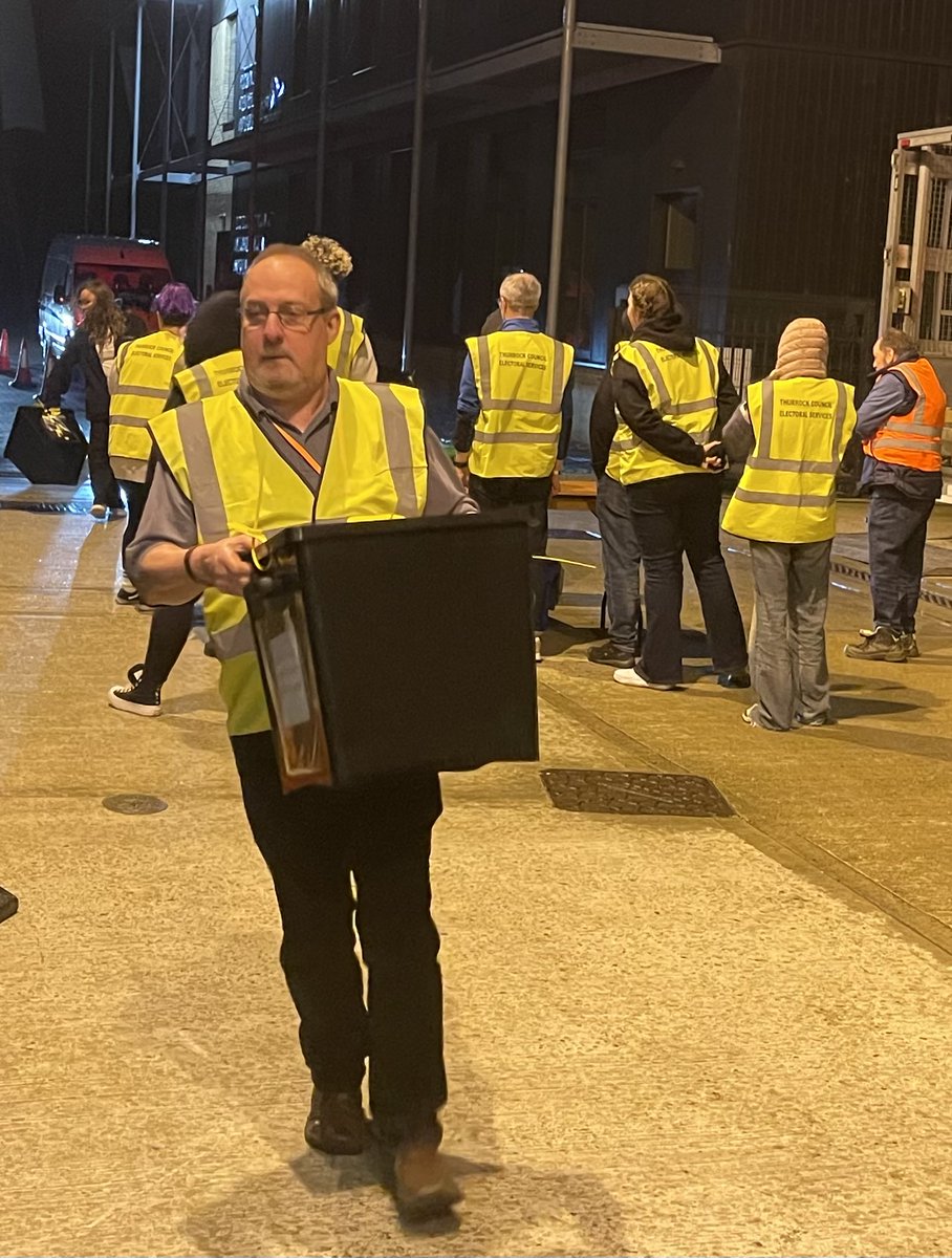 🗳️ The first ballot box has arrived for the official local election count. You can keep up to date with official election results on this page or by going to: orlo.uk/HuN1Q #LocalElection #ThurrockVotes