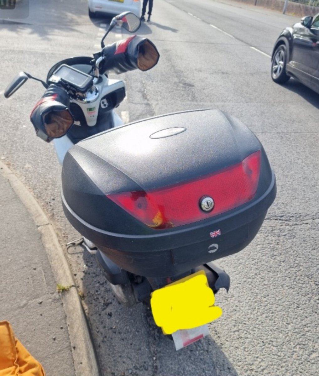 Speed checksite in Leyland today with 11 vehicles reported for excess speed including this blue motorbike which was almost double the speed limit whilst overtaking other vehicles.   The scooter rider was reported for insurance offences.  #yousaidwedid #T2RPU #Fatal5