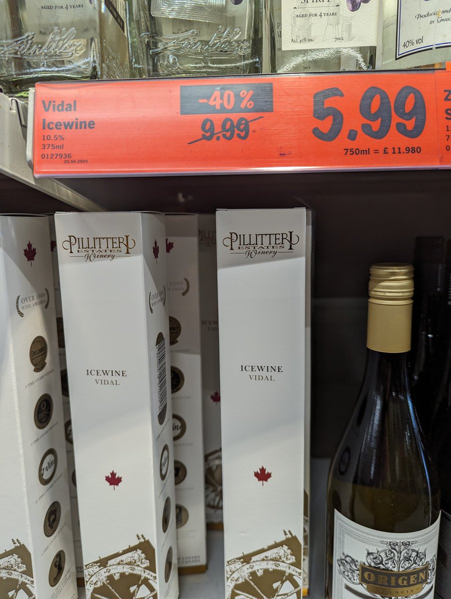 This week's bargain alert features this @Pillitteriwines Vidal Ice Wine at @LidlGB. £12.99 was its full price in December. No idea if this is in all stores UK wide. @timntweet @ArdenPaul4 @SolicitingFlava @AlgosJoni @VinoViews @midweekwines @CambWineBlogger @JamesHubbard113