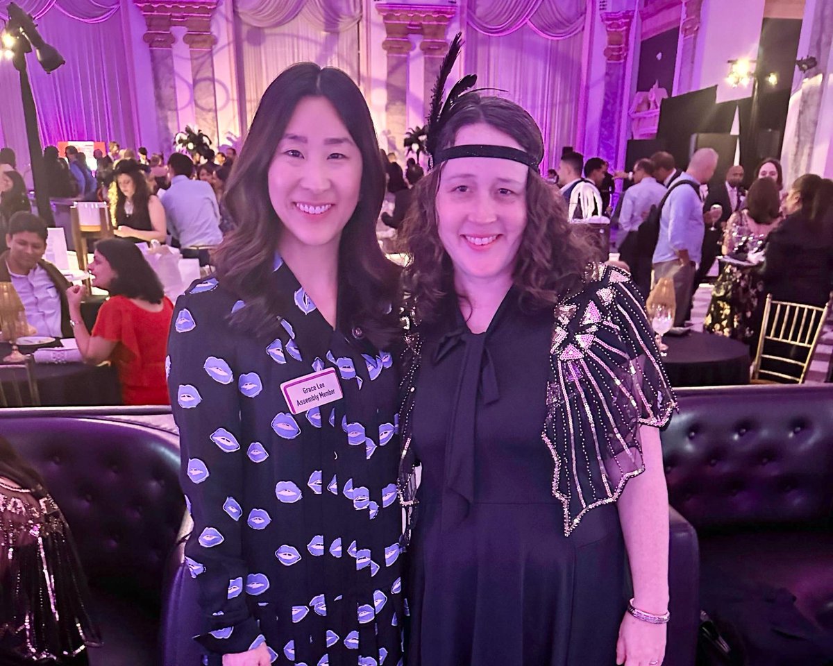 Had a great night with parents, teachers, & staff from NEST+m at their annual gala - including my fellow Children First Co-Founder @MeganMalvern. Many thanks to Principal Lynch & the PTA for having me!