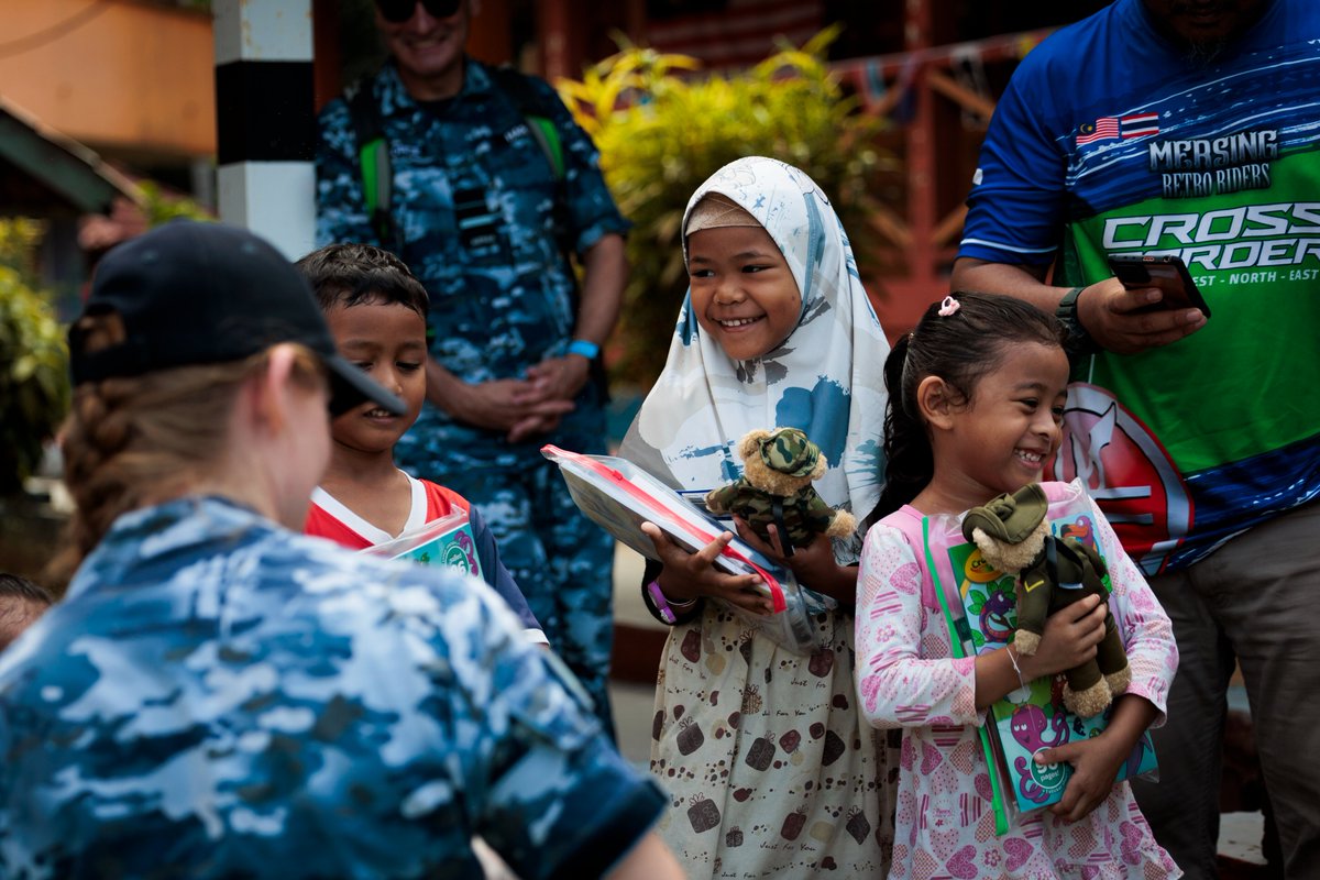 From tragedy to inspiring bonds: aviators from 19SQN, 6SQN, and 82WG bringing joy and educational resources to a remote Malaysian community, fostering a lasting connection.

Read More➡️ bit.ly/4b8KKsQ