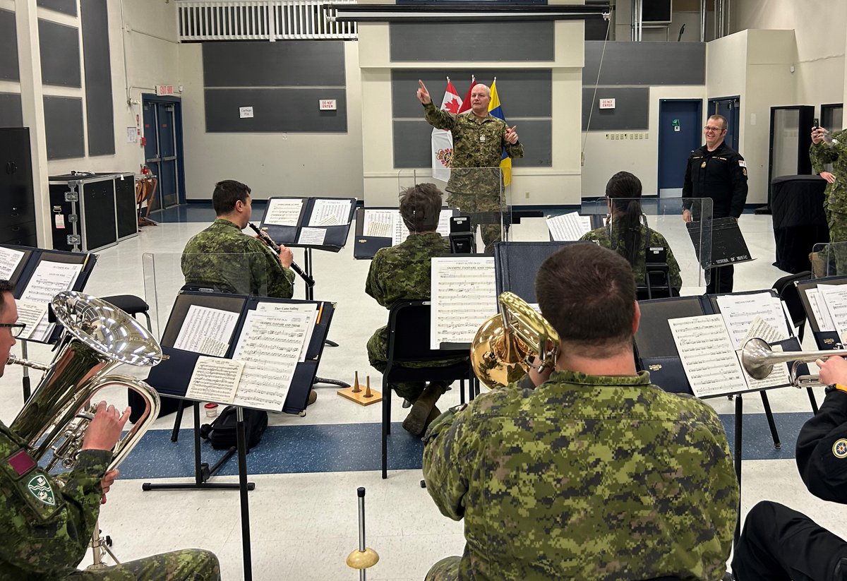 Had the opportunity to engage with the Senior Air Environment Qualification course, speak and recognize members of Tech Svc, CFLTC, and tried my had at conducting the Band at the music school at CFB Borden. Always good to see all the great work being done by our troops. #CAF