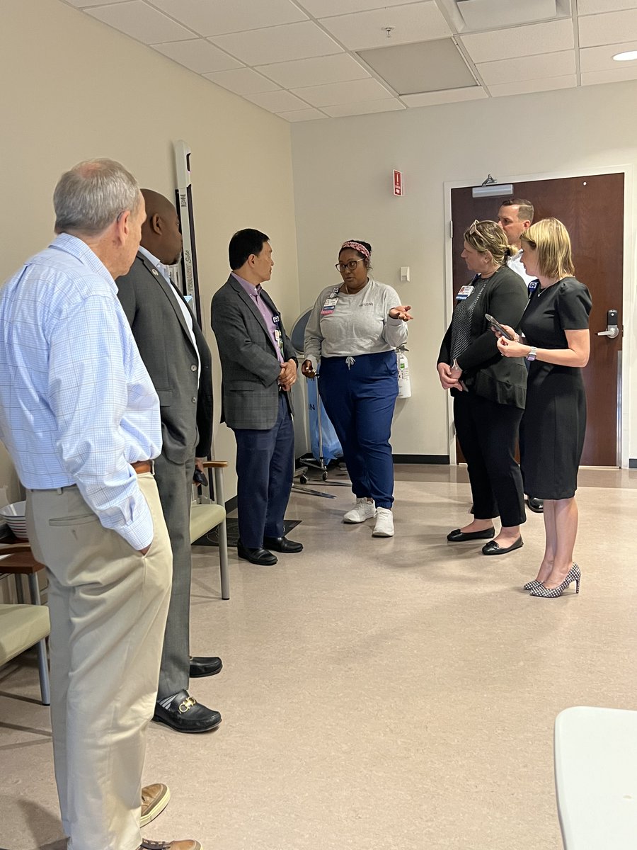 Following our meeting today, members of the Moffitt board took an impromptu tour of several areas at our Moffitt Cancer Center at International Plaza outpatient center, including infusion, pharmacy and breast radiology. @Timadams2023 @MoffittNews