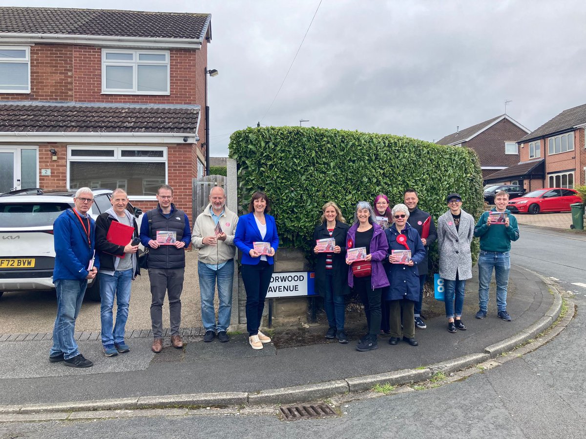 Thank you to the many amazing volunteers who came out to support our brilliant @UKLabour candidates today in #BatleyAndSpen, across the local area and all over the country🙏🏻 And to everyone who voted for them - thank you for your support🗳️🌹 #LocalElections2024