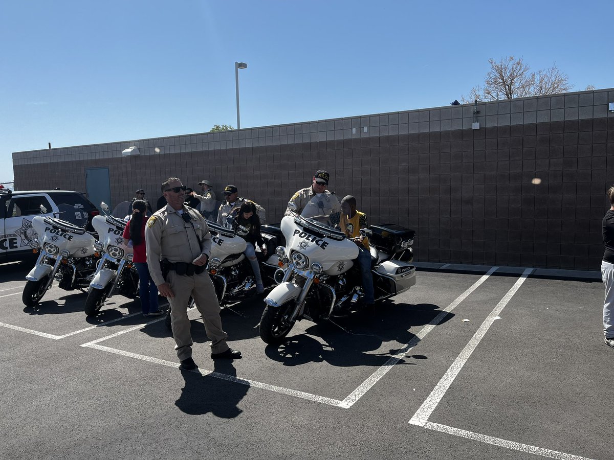 CAREER ON WHEELS! We had a fun time at Darnell Elementary School this morning for career day! The students were able to talk with our officers from @LVMPD_Traffic, LVMPD SWAT, and more!