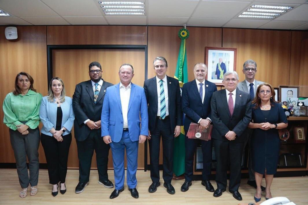 Recebi hoje, em meu gabinete no MEC, o governador do Maranhão, Carlos Brandão. Na pauta, a educação superior maranhense. Participaram da reunião o presidente da Ebserh, Arthur Chioro, o secretário de Educação Superior (Sesu), Alexandre Brasil, os reitores Fernando Carvalho, da…