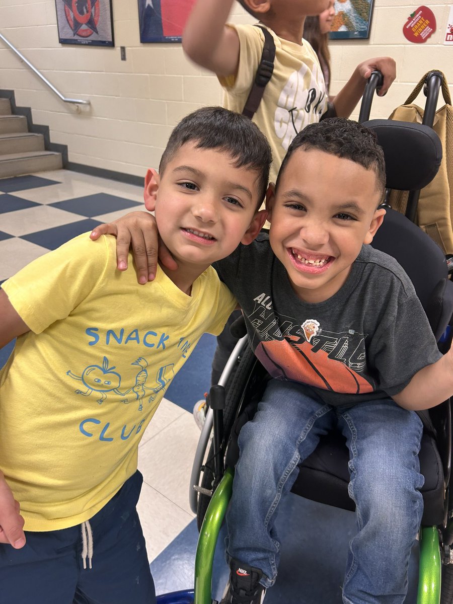 When ECC buddies reunite after one moved to Kindergarten, you make time for a hug! #OttLevelUp @NISD_ECE