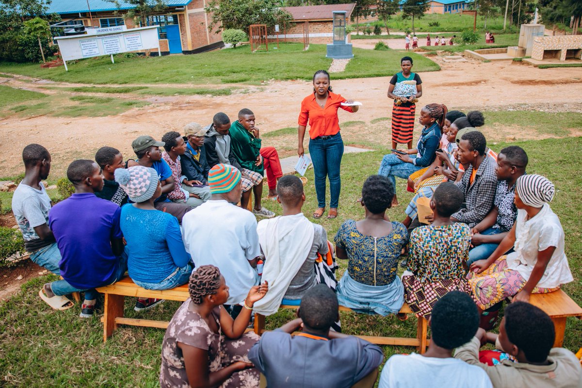 1/2 Today marks the beginning of the Community Youth Forum follow-up in @KarongiDistr Our first stop was Gashali sector, where we visited the youths to discuss the progress of their savings groups and the Community youth forum's impact.