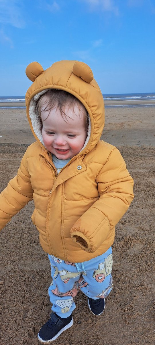 Loves a good walk on the beach does Rufus. As a CF parent, we love how much it clears him out 🤣