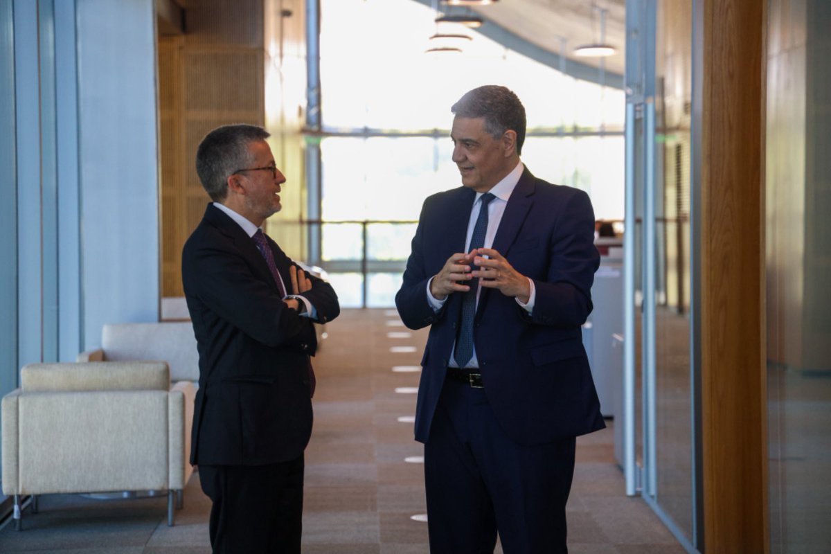 Hoy nos visitó @Moedas, alcalde de Lisboa y ciudad invitada en la Feria del Libro. Junto a @jorgemacri conversamos sobre una agenda basada en la innovación, cultura y movilidad sustentable. Buenos Aires y Lisboa son ciudades hermanas, literarias, cosmopolitas y portuarias.