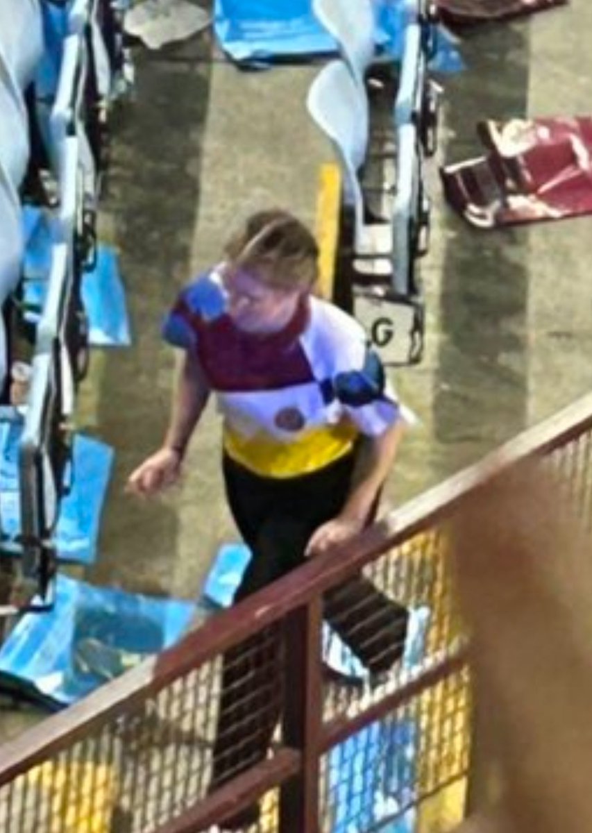 avfcbreaking's tweet image. One hero tonight! This woman performed CPR to the fan in L2!
Thank you from the entire VIlla fan base #AVFC