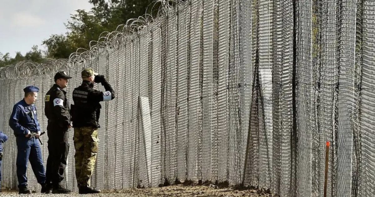 Esta es la valla que Hungría instaló en su frontera y que Kast usó como ejemplo para replicar en Chile

¿Están de acuerdo con Kast? yo absolutamente