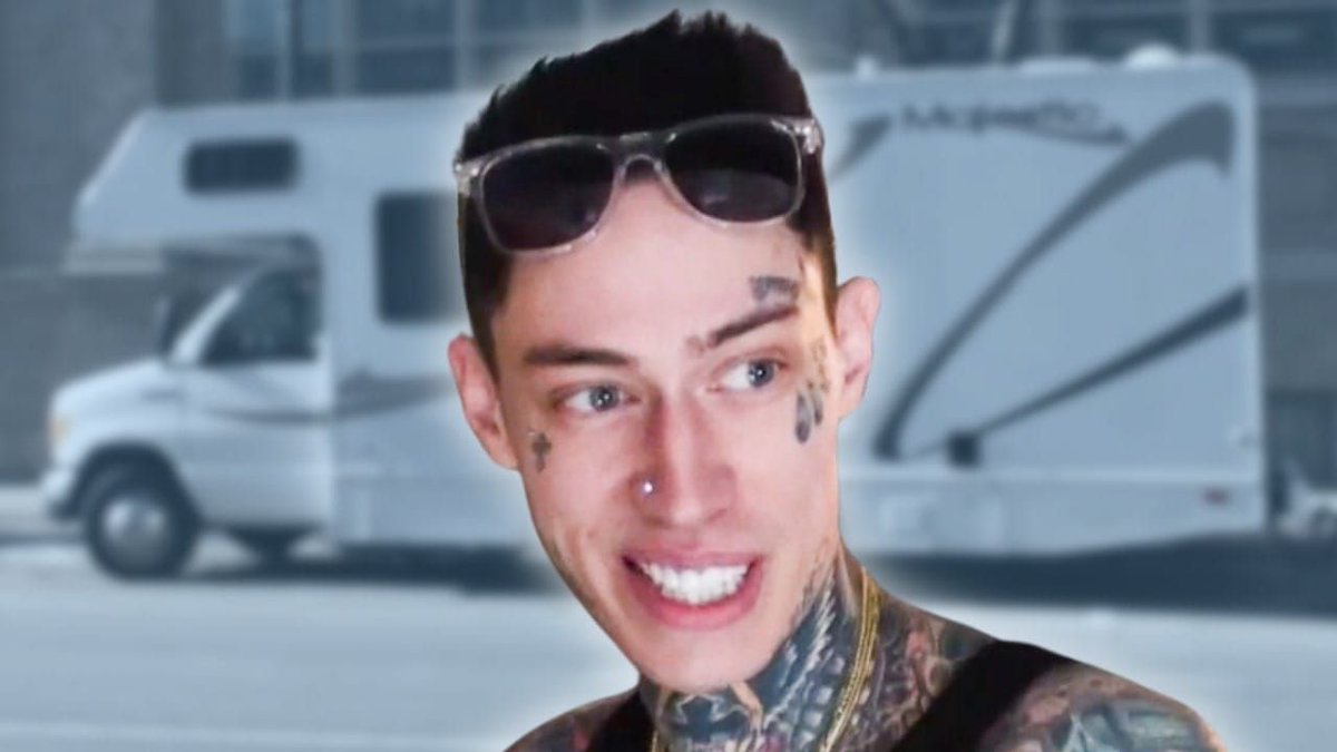 DigitalTourBus's tweet photo. Trace Cyrus (of Metro Station) shows you around the vehicle that he was touring in, back in 2013! Watch the video at https://t.co/rw9dhDjDo5 

#tracecyrus #metrostation #digitaltourbus #businvaders #rvlife #poprock #tourlife https://t.co/3gQu0NayVk