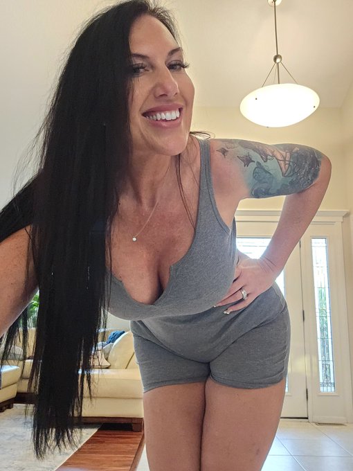 Whatcha doin' down there, cutie? https://t.co/WzhyVajabJ<a href="/tag/superbowl"class="tags"><span>#superbowl</span></a>