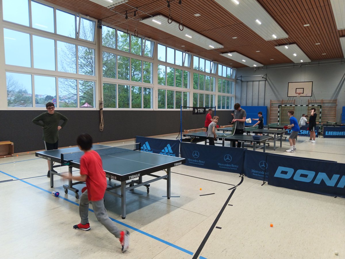 Komm vorbei und mach mit!
Der TT-Schnupperkurs des MTTC ist erfolgreich gestartet. In der Namborner Schulturnhalle tut sich was.
Donnerstags um 18:00 Uhr findet dort der Schnupperkurs statt.
Wg Feiertag: Nächste Woche, Dienstag 18:00 Uhr in der Furschweiler Schulturnhalle!