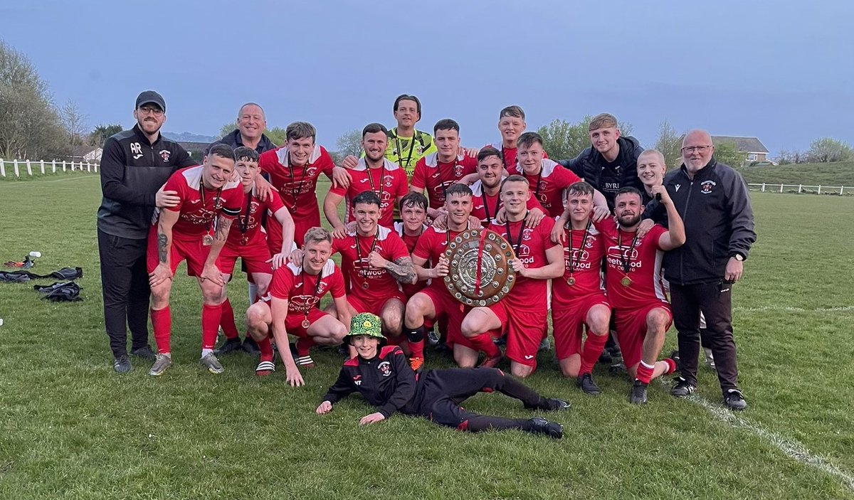 ⚽️𝗪𝗘𝗗𝗡𝗘𝗦𝗗𝗔𝗬/𝗧𝗛𝗨𝗥𝗦𝗗𝗔𝗬 𝗔𝗖𝗧𝗜𝗢𝗡⚽️ 👉 It was celebration time for @FreckletonFC_ @thorntonfc and @ChippingFc as more silverware was dished out 👉 @Coppull_United stay up, @wyrevillafc go down ⬇️𝙎𝙩𝙤𝙧𝙮 𝙡𝙞𝙣𝙠 ⬇️ westlancashireleague.co.uk/titles-and-tri…