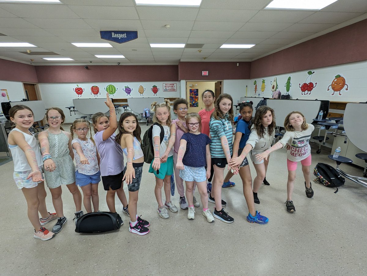 MelissaFeu74299's tweet photo. Check out the Girls on the run hitting their goals! We are so proud of you all! 🎉 @mycrcs @morriscrcs https://t.co/7BXHwLEZqa