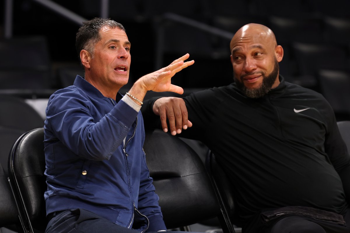 LakersDailyCom's tweet photo. “You sittin’ there like, ‘Darvin Ham needs to get fired.' ... Who put them trash ass teams together need to get fired. They didn't just all of a sudden suck as coaches. People who put them teams together they should start packing up they stuff.”
- Charles Barkley https://t.co/DbBpZmRjGh