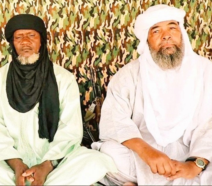 Yalcouy56146098's tweet photo. Grâce a montée en puissance des #FAMAs🇲🇱 ce deux voyous (#Koufa et #Iyad AG Ghali) ce sont réfugiés en Algérie🇩🇿 et après la mort de Abou #Houzeifa aucun chef terroristes ne vie au Mali.
👉L'opération Spécial des @FAMa_DIRPA🇲🇱 continue de Ségou🇲🇱 jusqu'à Kidal🇲🇱🌍💪 https://t.co/FdR0SyBwIl