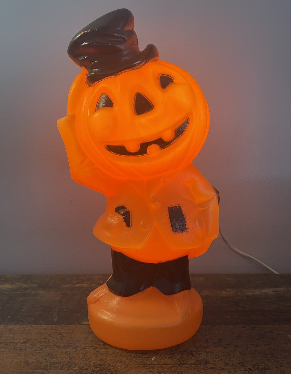Behold my latest EBay purchase! This vintage pumpkin man decoration. Cause it’s never too early to start preparing for spooky season…right?