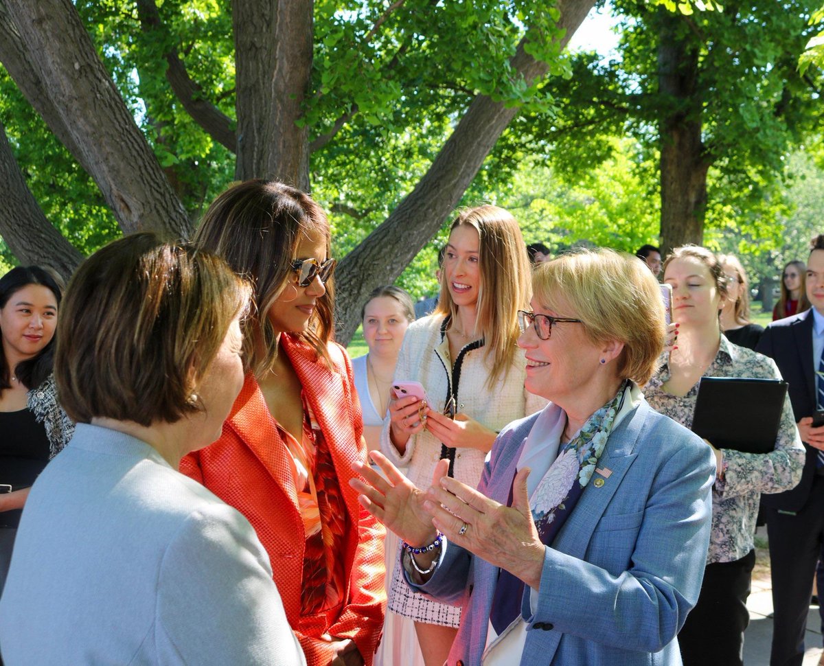 For too long, health care for women going through menopause has been overlooked. It was great to join @halleberry and my colleagues today to introduce bipartisan legislation that will strengthen federal research and raise public awareness about midlife women’s health.