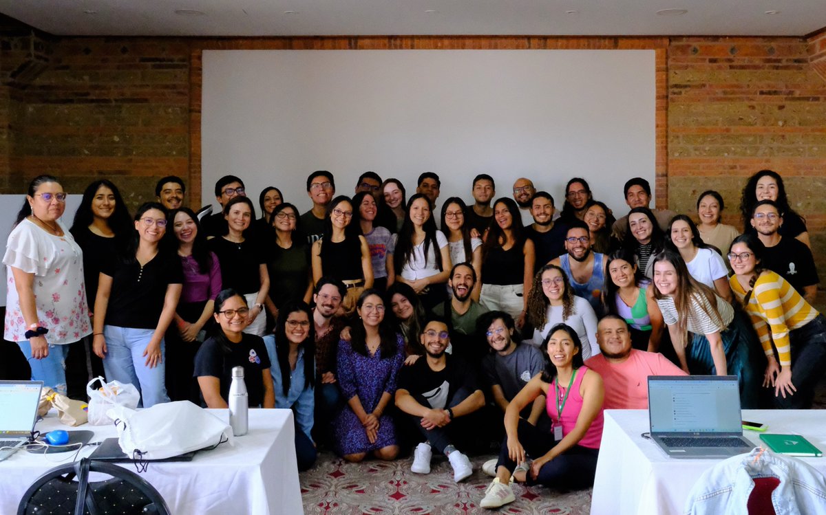 🕒 #TBT a nuestro Research Training en marzo. Nuestro equipo de América Latina se equipó con herramientas clave para enfrentar los desafíos de investigación y políticas públicas en la región. 
¡Un paso adelante en nuestra misión de generar evidencia de alta calidad! 📚🌎