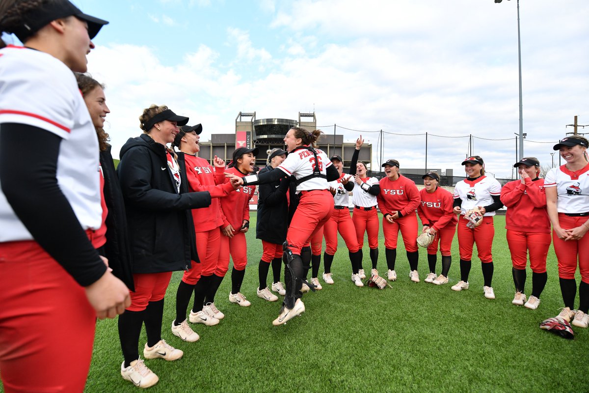 With a win over IUPUI this afternoon, @YSUSoftball clinched the #HLSB regular season title and will host our championship next week! #OurHorizon 🌇