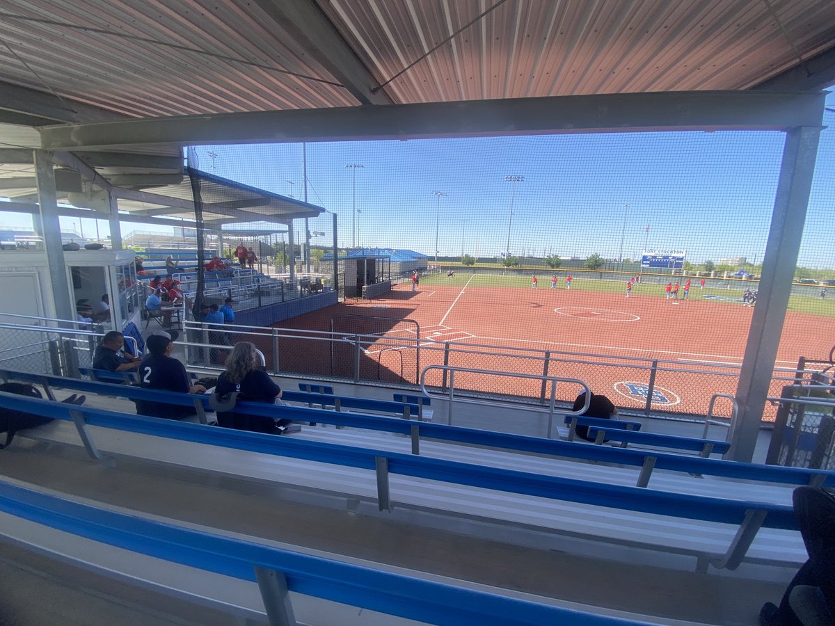 The quiet before the storm! Let’s go ⁦@DVHSVarsitySB⁩! ⁦@YISDAthletics1⁩ ⁦@DVHSYISD⁩ ⁦@cmlopez1⁩ ⁦@Fchavezeptimes⁩ ⁦@aramirez_DVHS⁩ ⁦@R_Benavides2⁩ ⁦@ContrerasDVOFOD⁩ #OFOD