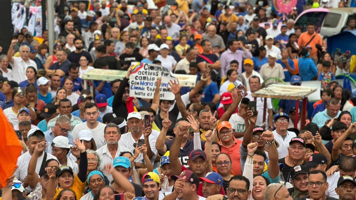 'El 22Oct los venezolanos cortamos con una vieja forma de hacer política. Oigan a la gente”

📍María Corina Machado (@MariaCorinaYA) desde Maracaibo. 

#EleccionesLibresVzla