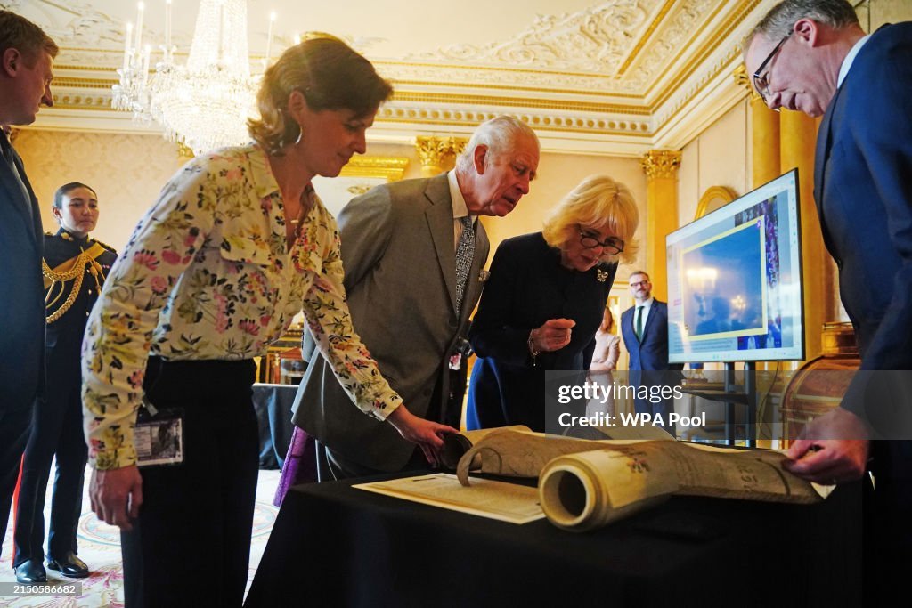 🇬🇧 1 May: King Charles and Queen Camilla are presented the Coronation Roll by the Deputy Prime Minister & the Permanent Secretary, Ministry of Justice and Clerk of the Crown in Chancery at Buckingham Palace. TM are shown Coronation Rolls of previous monarchs 👑