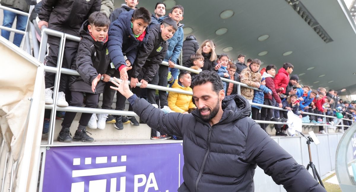 🗣 وكيل ألفارو أربيلوا : 'أربيلوا يريد أن يكون مدربًا لريال مدريد، ليس لدي شك في أنه في يوم من الأيام سيكون على مقاعد البدلاء في البرنابيو.'