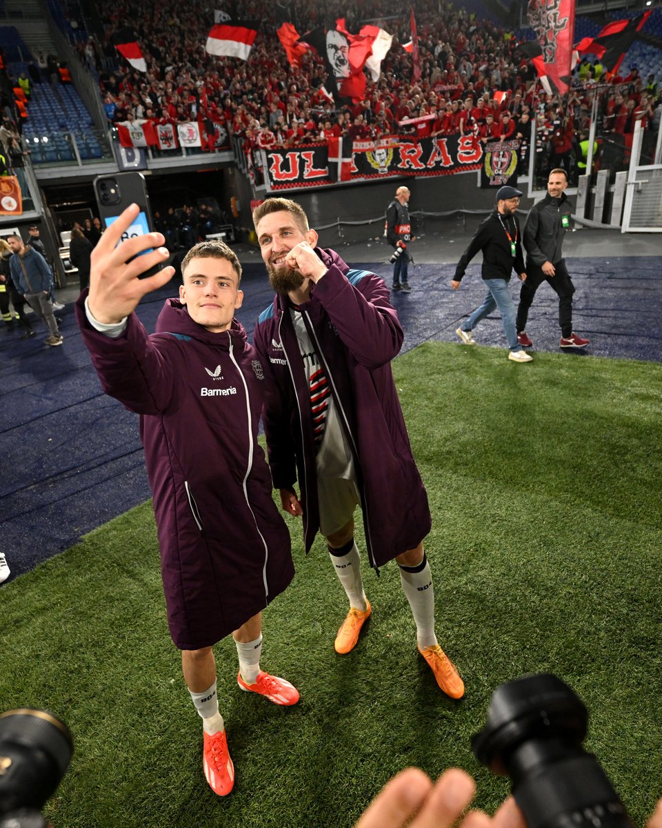 Goal-scoring selfie 🤳 #UEL