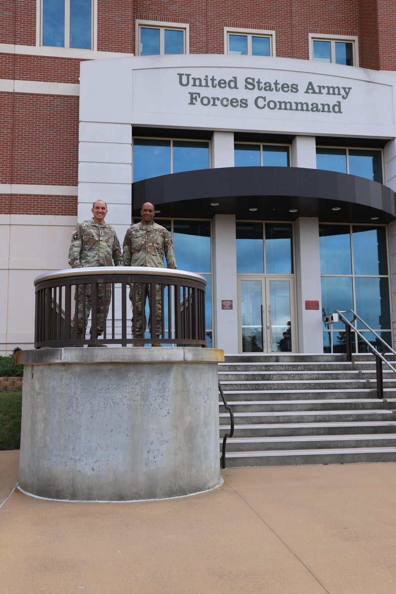 Earlier this week, Gen. Gary M. Brito, Commanding General, TRADOC, visited Gen. Andrew P. Poppas, Commanding General, @FORSCOM. Discussion focused on the two commands' synchronization of efforts and Army transformation. #VictoryStartsHere | #LeaderEngagement
