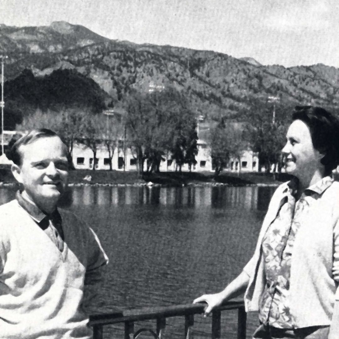 Turning the page to when “two of the most famous American authors of the 20th century” visited in 1963. Learn how these authors teamed up in the 1960s while spending time at #TheBroadmoor in @HistoricHotels’ “Most Literary Hotels List.” ➡️ bit.ly/3JGnk2h #TBT