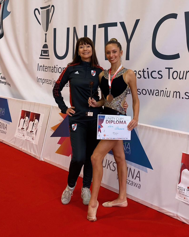 🤸‍♀️ ¡Gran desempeño de Lara Granero en Varsovia! 👏 La gimnasta del Club obtuvo el tercer puesto en all around de la categoría Senior en la Unity Cup, llevada a cabo en Polonia ➡ cariverplate.com.ar/gran-desempe-o…