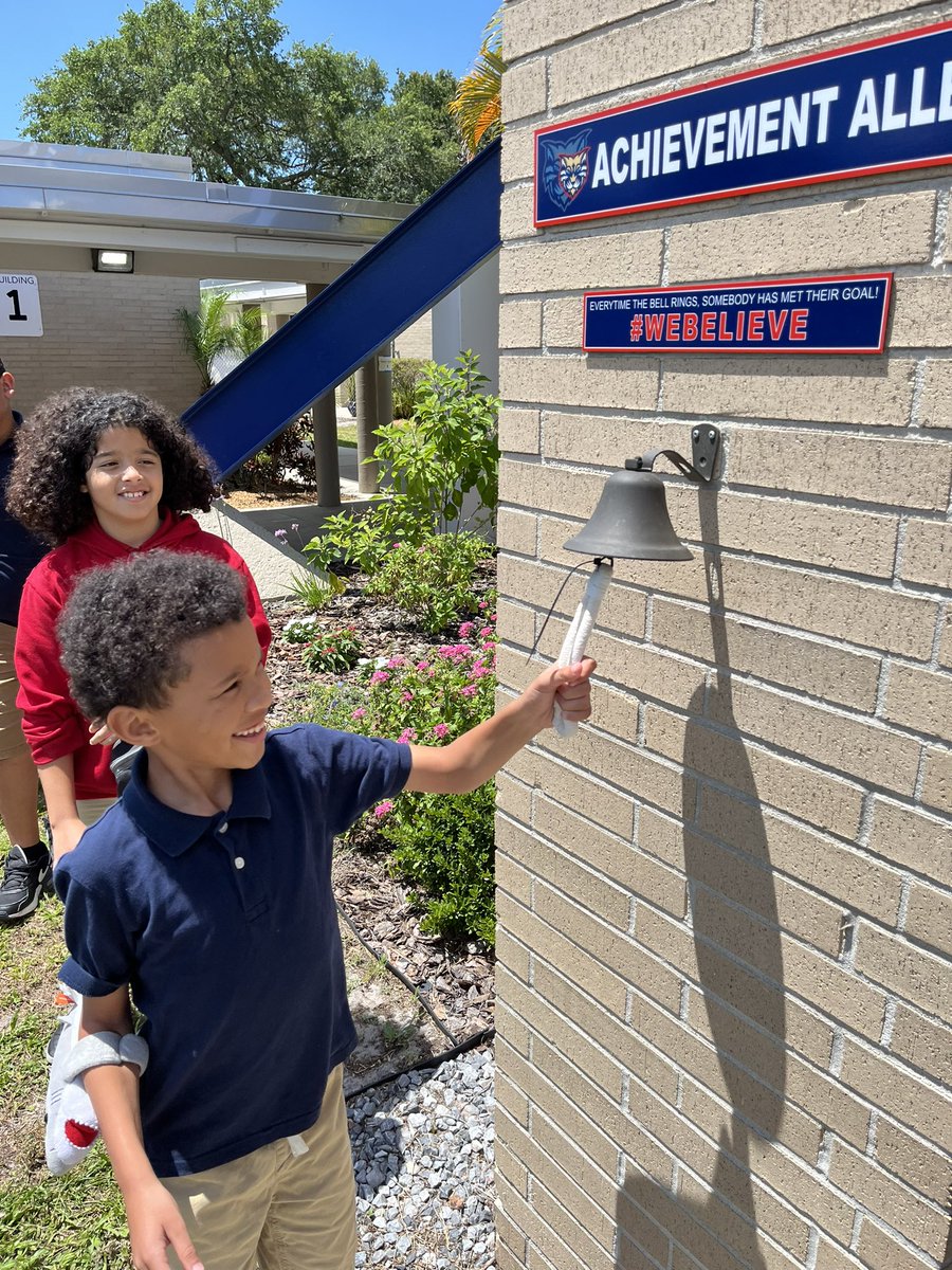 Can’t contain my pride for ALL the incredible work & learning going on! High engagement, student centered, with students leading the way to meet their goals! Achievement Alley was filled with a lot of bell ringing this afternoon! #WeBelieve @WoodbridgeElem @HillsboroughSch