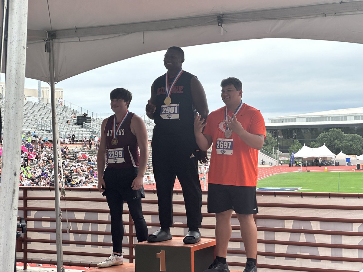 One of the most surreal moments as a coach…1st in Discus, 2nd in Shot. Could not do it without @DQScott_ This dude came to work every day and executed; he accomplished EVERY goal he set this year. Proud to have @BraydonNelson1 be apart of the Kilgore Thrower Pedigree