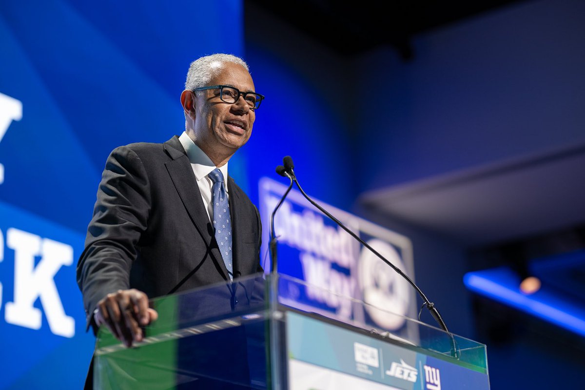 “I never think of National Grid as just an energy company. We are a power company that empowers the communities that we serve. But we couldn’t do it without great partners like United Way of New York City.” - #GridironGala Hometown Hero and President of @nationalgridNY…