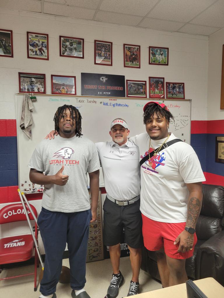 Always a great feeling to have our former student-athletes come to visit us. These 2 young men were dudes for us and looking forward to see them be dudes at Fesno St. and Utah Tech. @DeijonLaffitte_ @CoachGomez91 @CoachImbach24 @ColonyTitans_FB @CoachOKeefe @coachleon92