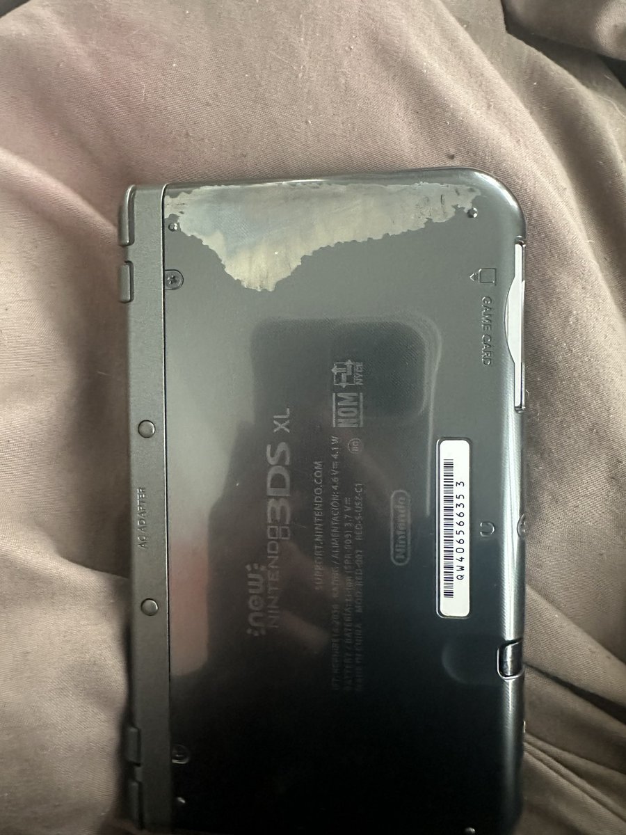 why is my 3DS shedding?? is it evolving into 3DS2??