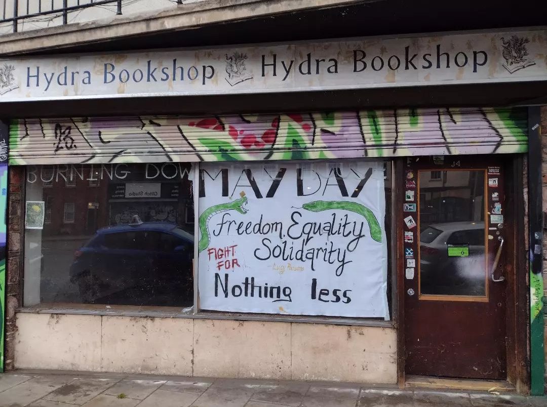 Radical workers in #Bristol opened the shutters of Hydra Bookshop for the first time in 4 years. The bookshop had been a major anarchist educational & social space before being forced to close for gentrification: globalmayday.net/gmd2024/report…
#globalmayday2024 
#1world1struggle