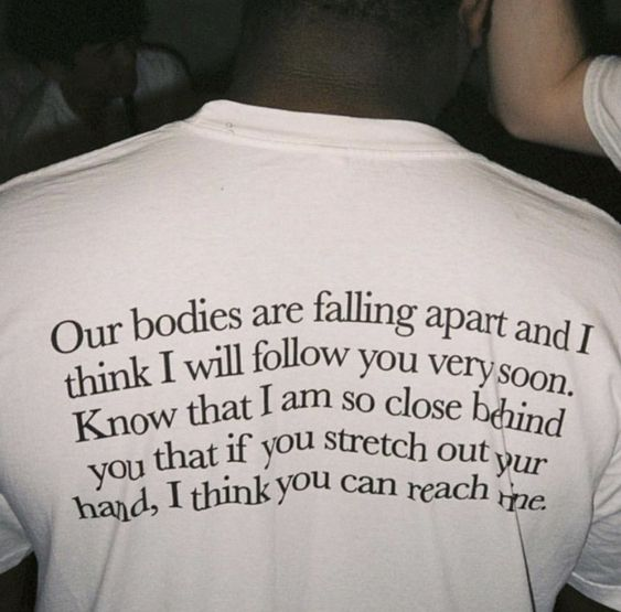 loufoquest's tweet photo. Blusas foda que eu queria ter https://t.co/c0W8u860Pa